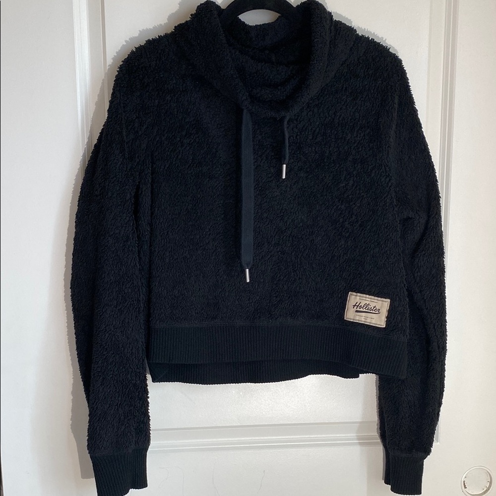 Women’s Hollister Black Textured Pullover size M